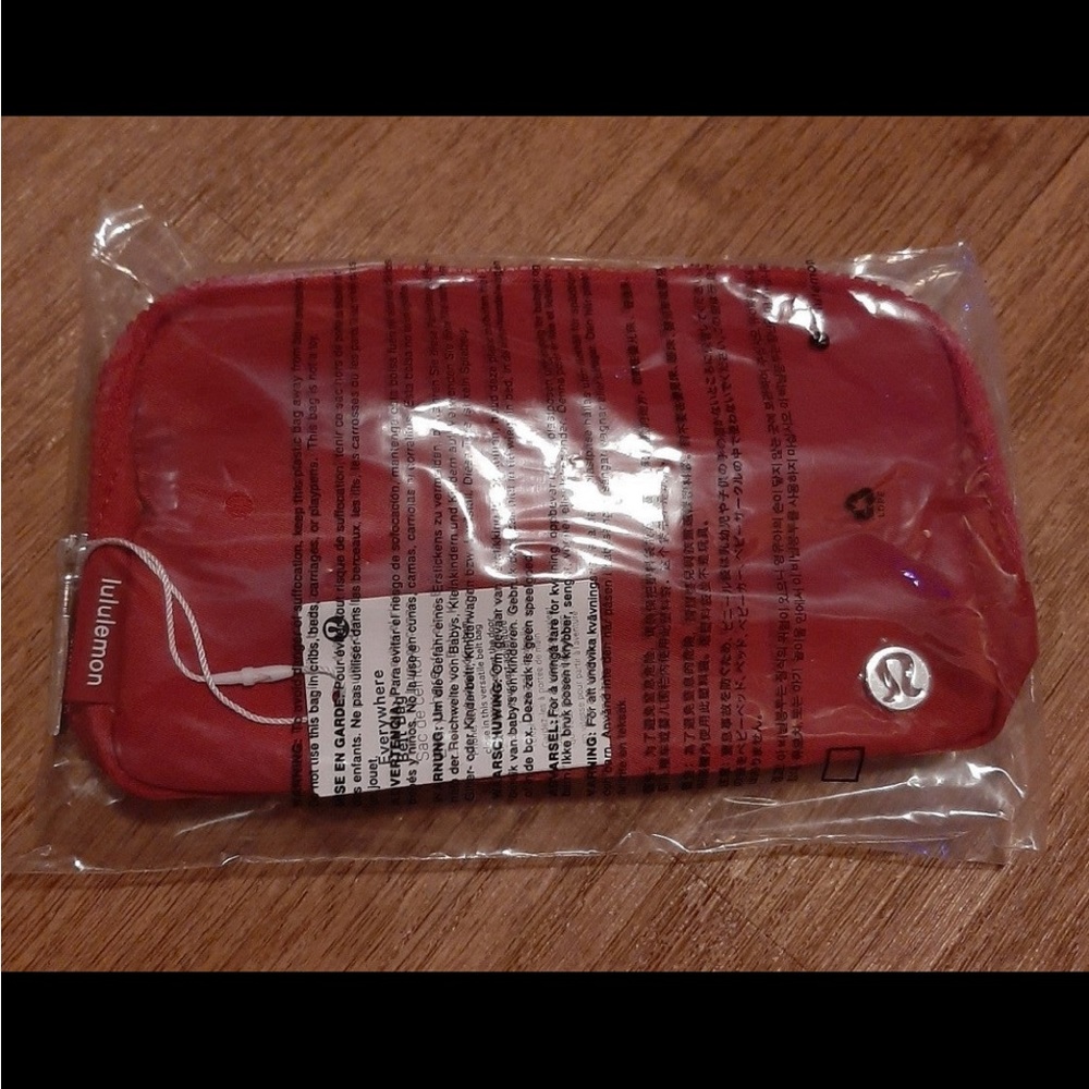 Lululemon fakes circulating around - Picture 4 of 15